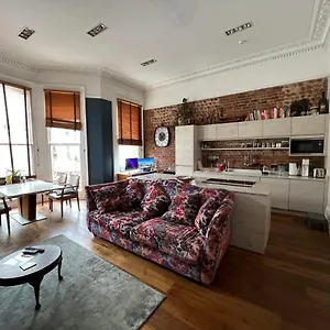 spacious-hove-sea-view-apartment.brighton-hotels-england.com/